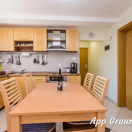 Apartment Grosses 300 Meter Zum