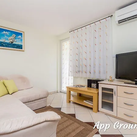 Grosses 300 Meter Zum Apartment Baska (Krk)